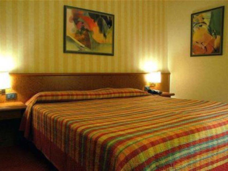Meditur Hotel Pisa Migliarino Pisano Szoba fotó
