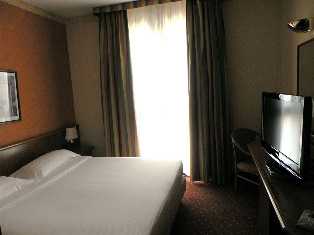 Meditur Hotel Pisa Migliarino Pisano Kültér fotó