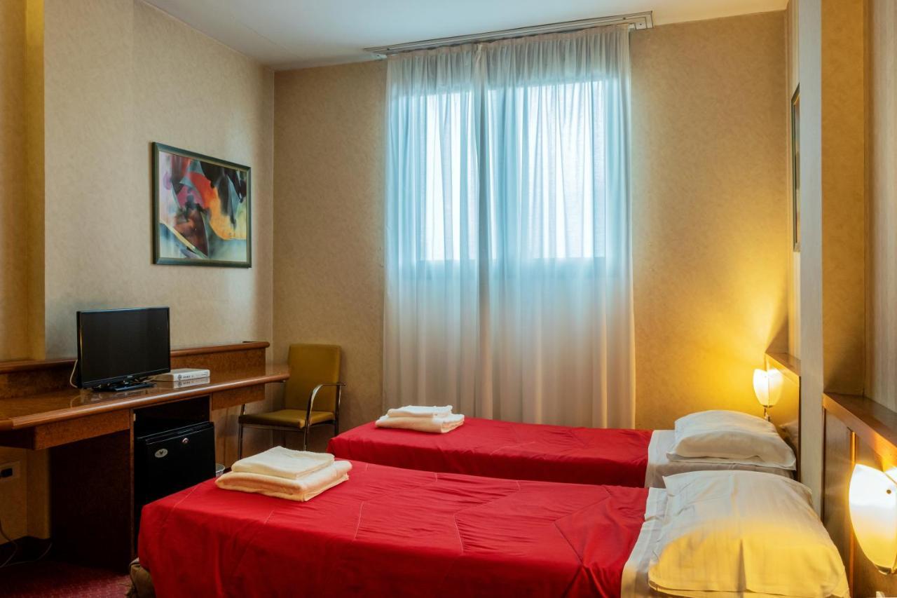 Meditur Hotel Pisa Migliarino Pisano Kültér fotó